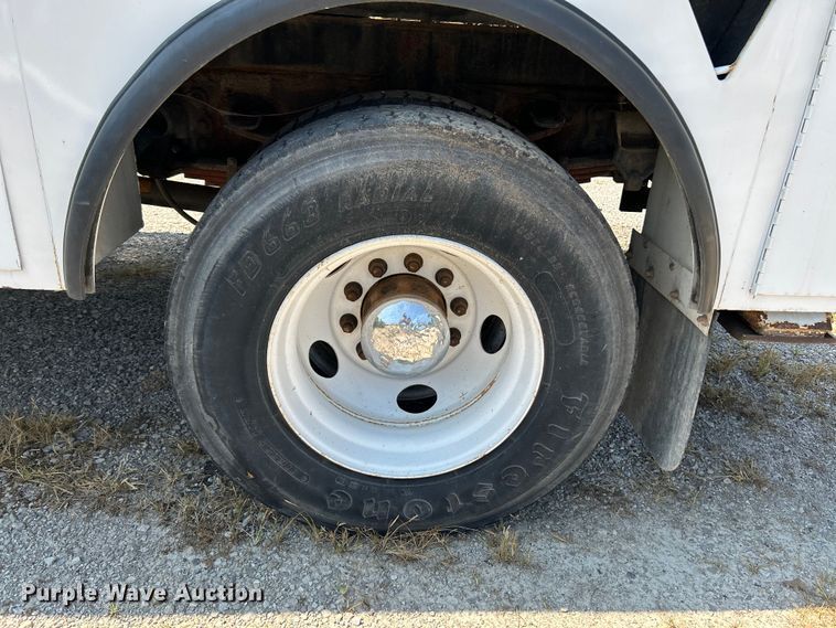 image for item NL9570 2000 Ford F750 XL Super Duty  bucket truck