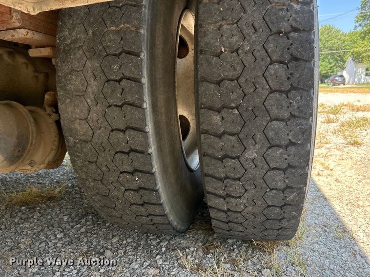 image for item NL9570 2000 Ford F750 XL Super Duty  bucket truck