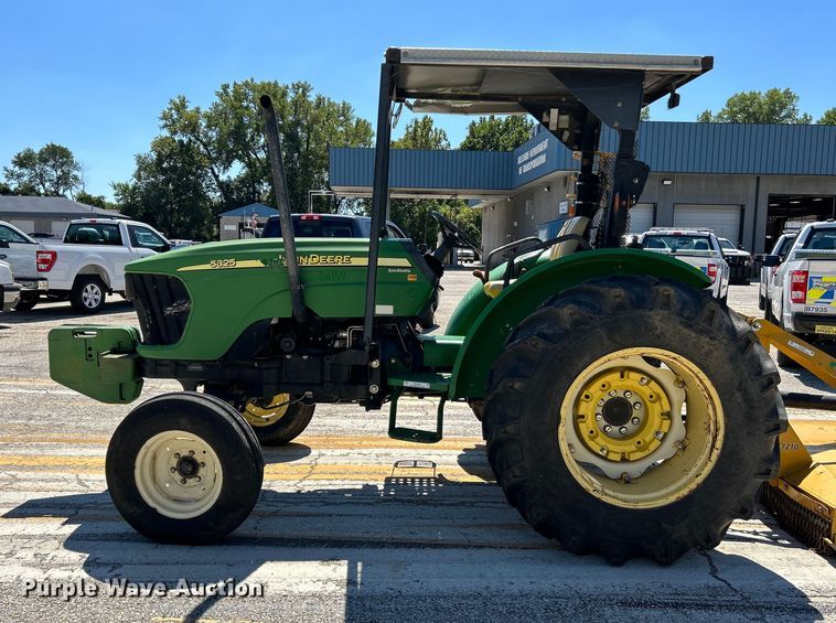 image for item NL9576 2008 John Deere 5325  tractor