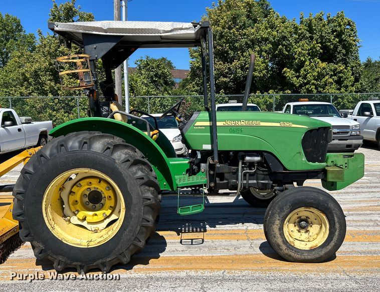 image for item NL9576 2008 John Deere 5325  tractor