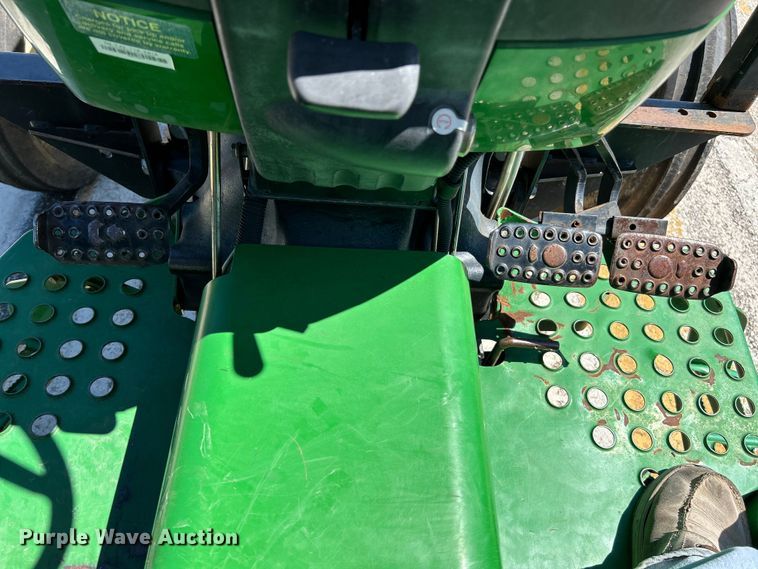 image for item NL9576 2008 John Deere 5325  tractor