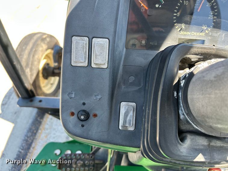 image for item NL9576 2008 John Deere 5325  tractor