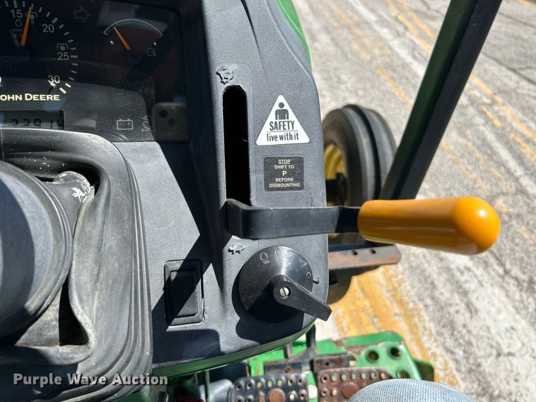 image for item NL9576 2008 John Deere 5325  tractor