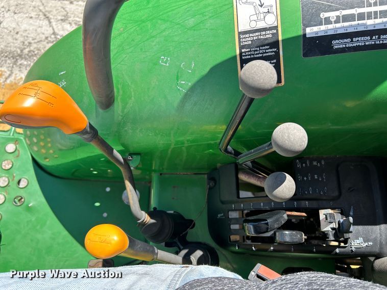 image for item NL9576 2008 John Deere 5325  tractor