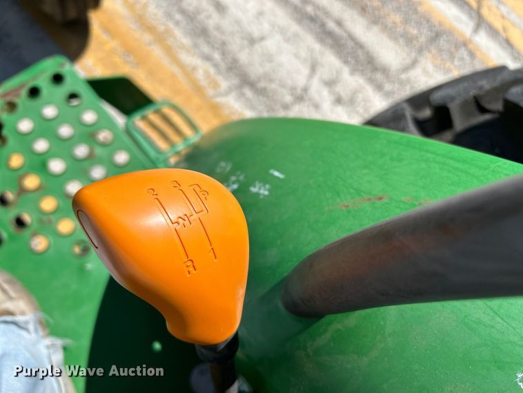 image for item NL9576 2008 John Deere 5325  tractor