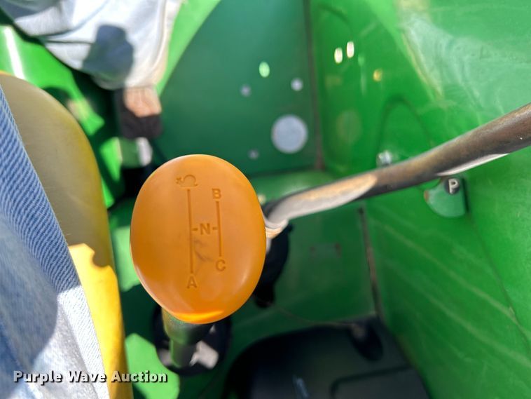 image for item NL9576 2008 John Deere 5325  tractor