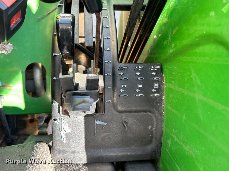 image for item NL9576 2008 John Deere 5325  tractor