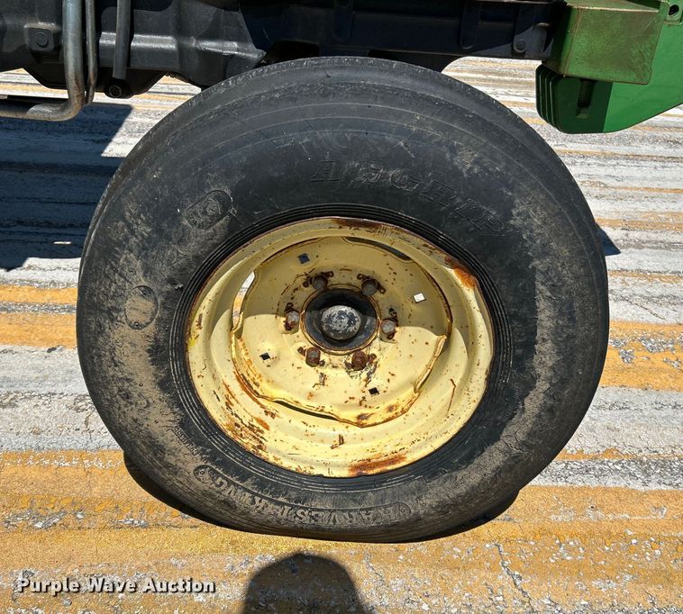 image for item NL9576 2008 John Deere 5325  tractor