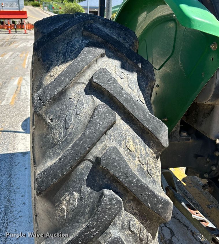 image for item NL9576 2008 John Deere 5325  tractor