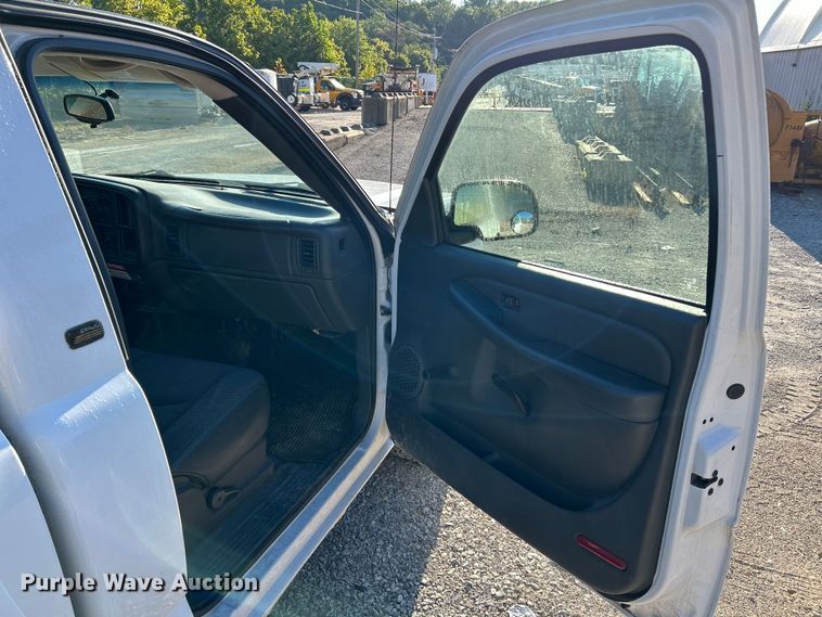 image for item NL9577 2005 Chevrolet Silverado 1500  pickup truck