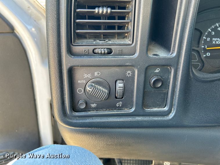 image for item NL9578 2005 Chevrolet Silverado 1500  pickup truck