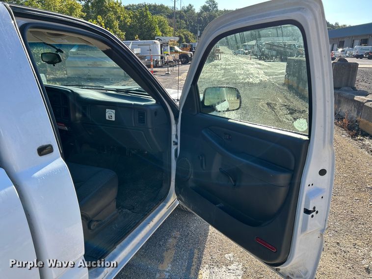 image for item NL9578 2005 Chevrolet Silverado 1500  pickup truck