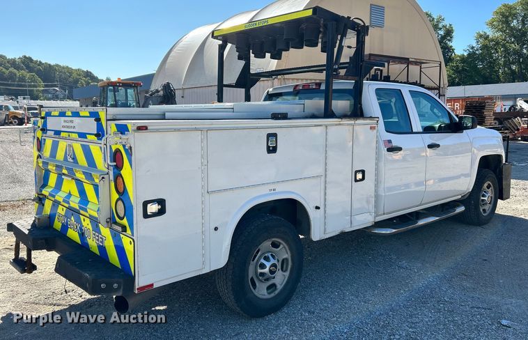 image for item NL9579 2015 Chevrolet Silverado 2500HD  Double Cab utility bed pickup truck