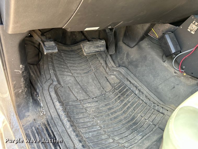 image for item NL9579 2015 Chevrolet Silverado 2500HD  Double Cab utility bed pickup truck