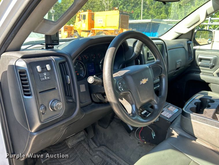 image for item NL9579 2015 Chevrolet Silverado 2500HD  Double Cab utility bed pickup truck