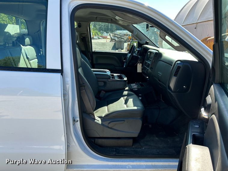 image for item NL9579 2015 Chevrolet Silverado 2500HD  Double Cab utility bed pickup truck