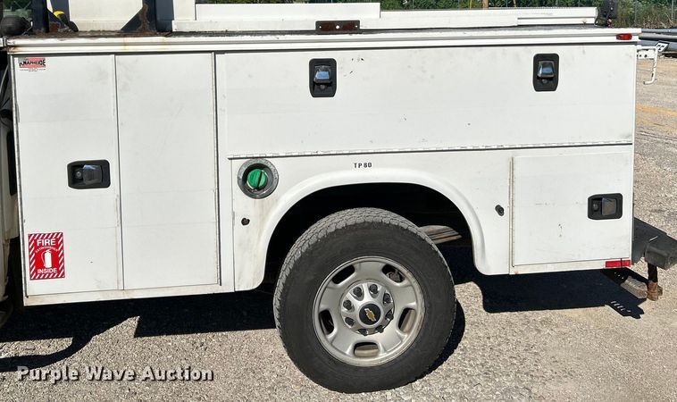 image for item NL9579 2015 Chevrolet Silverado 2500HD  Double Cab utility bed pickup truck