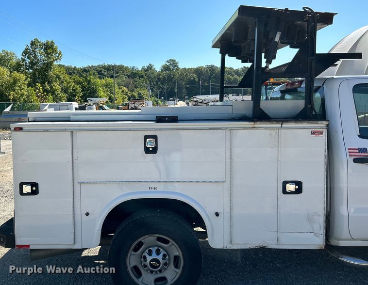 image for item NL9579 2015 Chevrolet Silverado 2500HD  Double Cab utility bed pickup truck