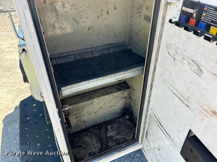 image for item NL9579 2015 Chevrolet Silverado 2500HD  Double Cab utility bed pickup truck