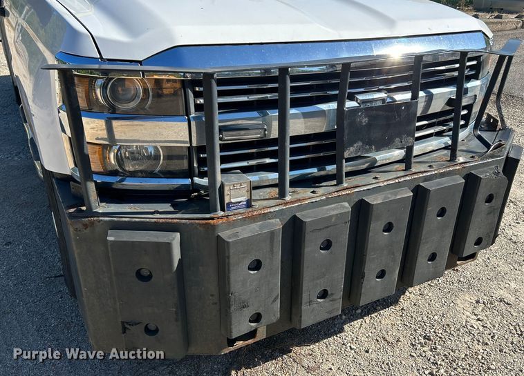 image for item NL9579 2015 Chevrolet Silverado 2500HD  Double Cab utility bed pickup truck