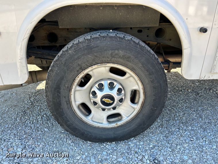 image for item NL9579 2015 Chevrolet Silverado 2500HD  Double Cab utility bed pickup truck