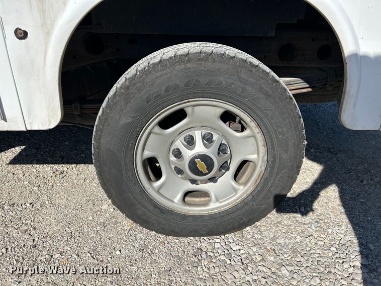 image for item NL9579 2015 Chevrolet Silverado 2500HD  Double Cab utility bed pickup truck