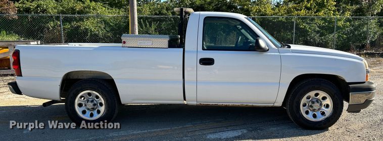 image for item NL9582 2005 Chevrolet Silverado 1500  pickup truck