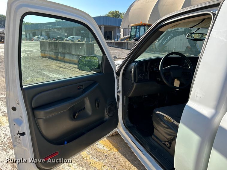 image for item NL9582 2005 Chevrolet Silverado 1500  pickup truck