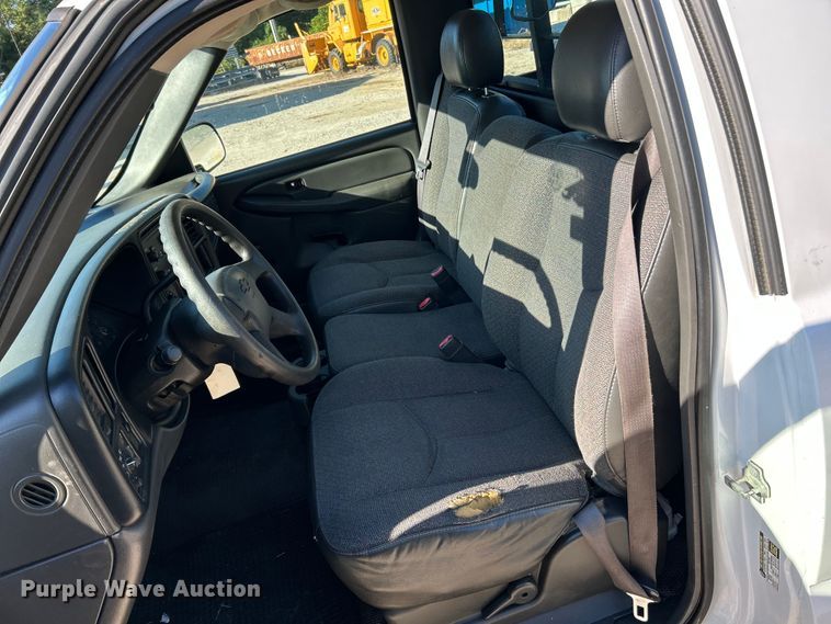 image for item NL9582 2005 Chevrolet Silverado 1500  pickup truck