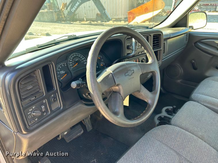 image for item NL9582 2005 Chevrolet Silverado 1500  pickup truck