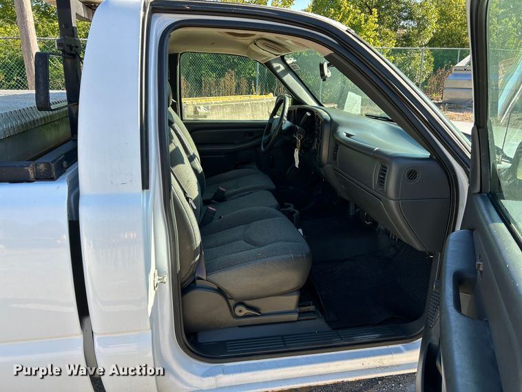 image for item NL9582 2005 Chevrolet Silverado 1500  pickup truck