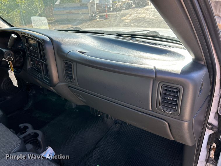 image for item NL9582 2005 Chevrolet Silverado 1500  pickup truck