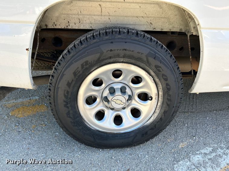 image for item NL9582 2005 Chevrolet Silverado 1500  pickup truck