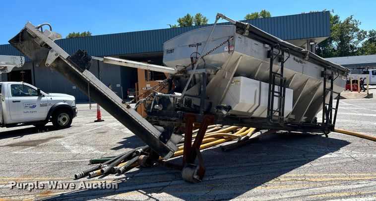 image for item NL9585 Voeller Mud-Jack H-200  concrete pump