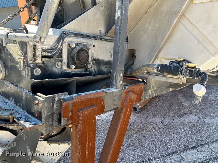 image for item NL9585 Voeller Mud-Jack H-200  concrete pump