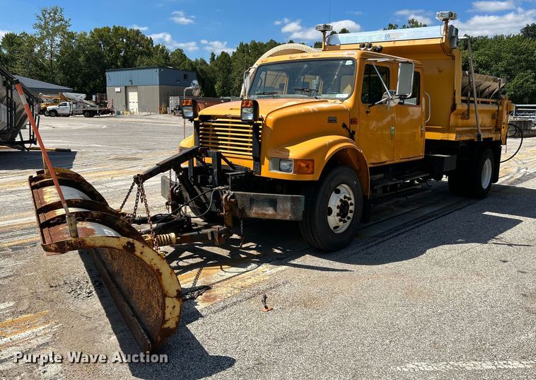 image for item NL9587 2001 International 4900  dump truck