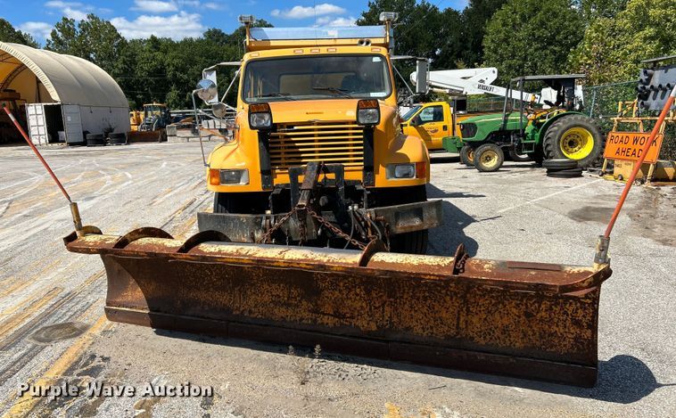 image for item NL9587 2001 International 4900  dump truck