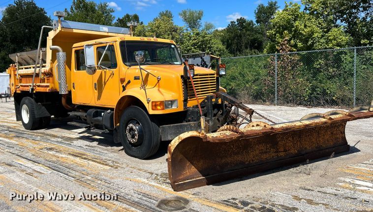 image for item NL9587 2001 International 4900  dump truck
