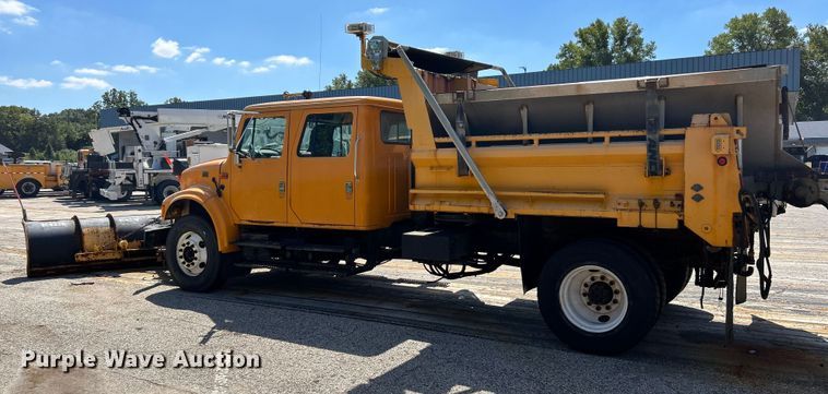 image for item NL9587 2001 International 4900  dump truck