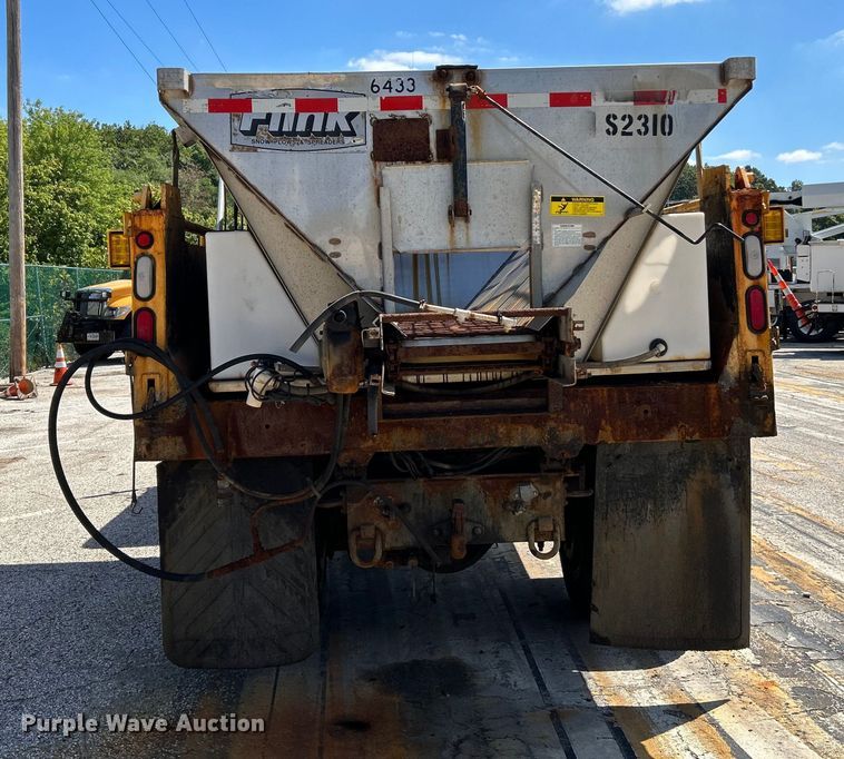 image for item NL9587 2001 International 4900  dump truck