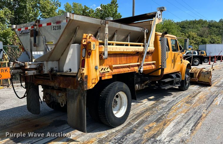 image for item NL9587 2001 International 4900  dump truck