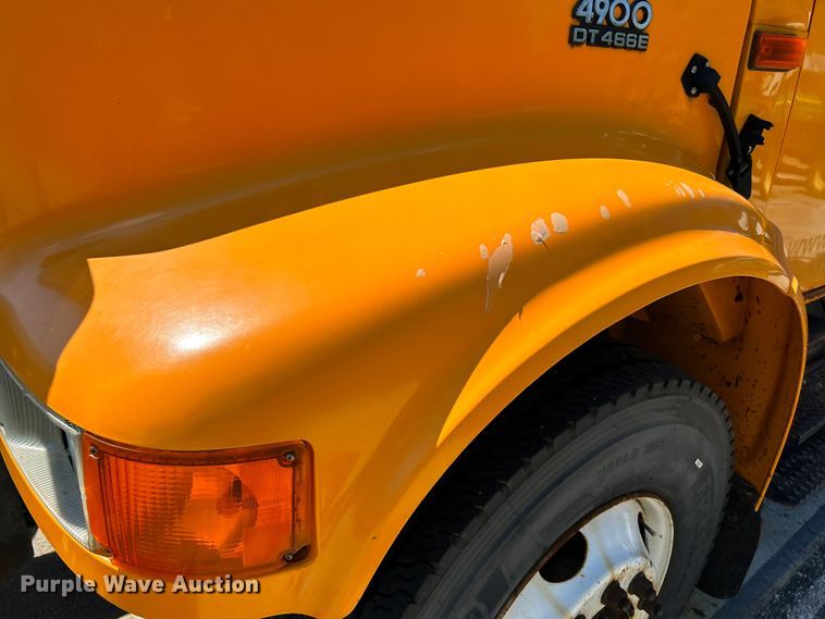 image for item NL9587 2001 International 4900  dump truck