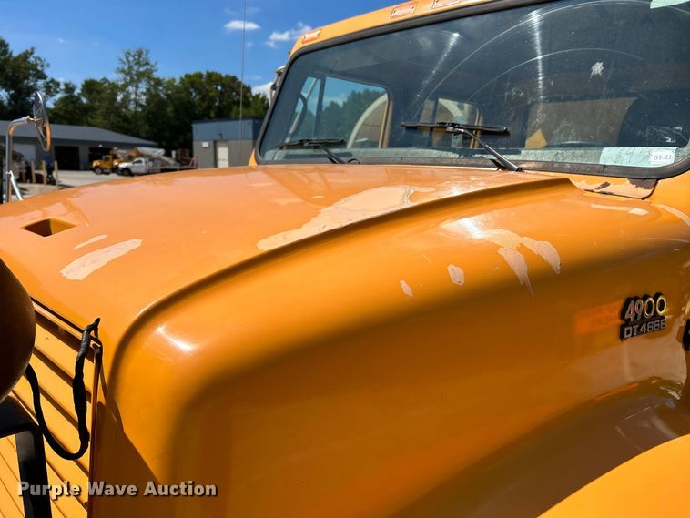 image for item NL9587 2001 International 4900  dump truck