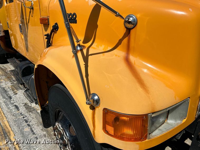 image for item NL9587 2001 International 4900  dump truck