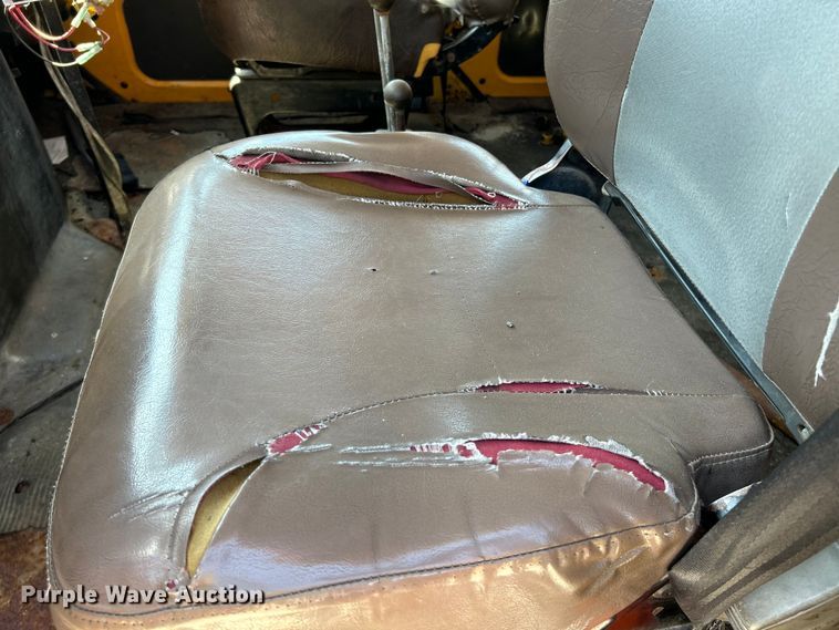 image for item NL9587 2001 International 4900  dump truck