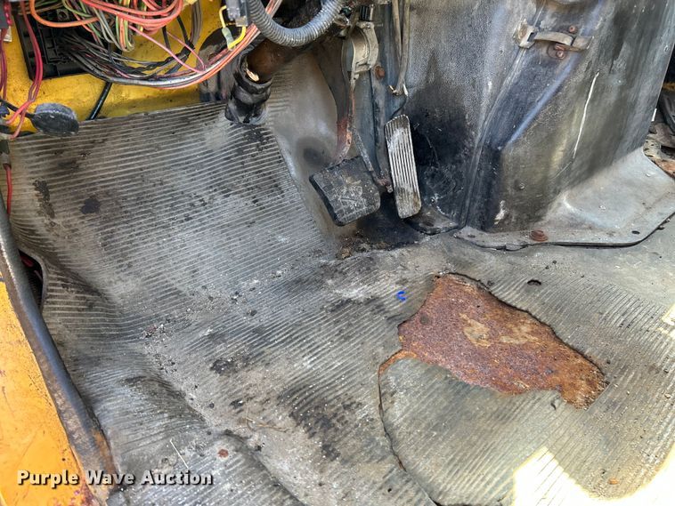 image for item NL9587 2001 International 4900  dump truck