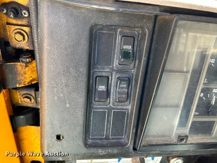 image for item NL9587 2001 International 4900  dump truck