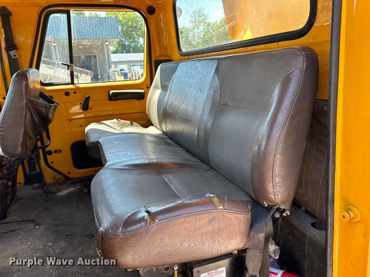 image for item NL9587 2001 International 4900  dump truck