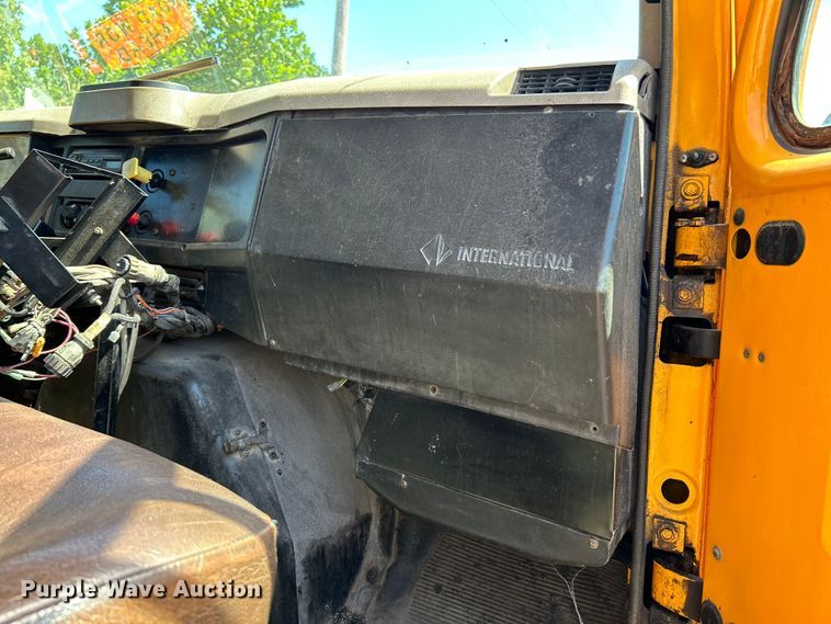 image for item NL9587 2001 International 4900  dump truck