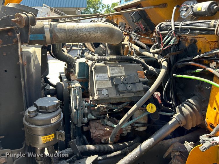 image for item NL9587 2001 International 4900  dump truck